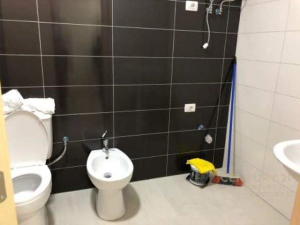 Tirane, jepet me qera apartament 2+1 Kati 2, 93 m² 400 Euro (LIQENI I THATE)