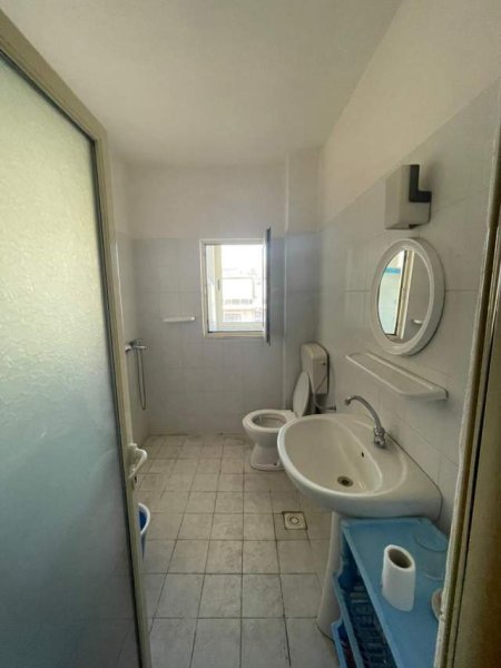 Tirane, jepet me qera apartament 2+1 Kati 5, 98 m² 310 Euro (rruga kongresi i manastirit)