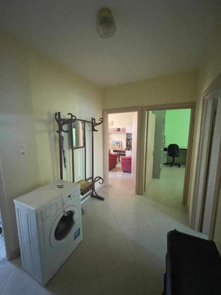 Tirane, jepet me qera apartament 2+1 Kati 5, 98 m² 310 Euro (rruga kongresi i manastirit)