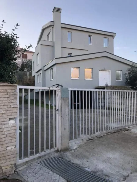 Tirane, jepet me qera Vile 3 Katshe Kati 0, 528 m² 2.600 Euro (Akacia Hills 2)