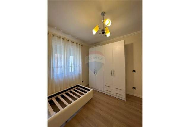 Tirane, shitet apartament 1+1 55 m² 99.000 Euro (rruga barrikadave)