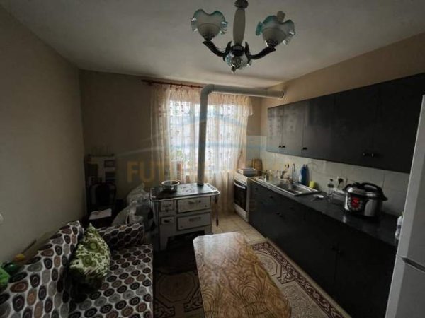 Korce, shitet apartament 2+1+BLK Kati 4, 64 m² 29.500 Euro (Lagjia 17, Korçë)