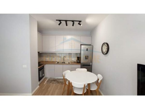 Tirane, jepet me qera apartament 2+1 Kati 7, 94 m² 550 Euro