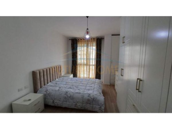 Tirane, jepet me qera apartament 2+1 Kati 7, 94 m² 550 Euro