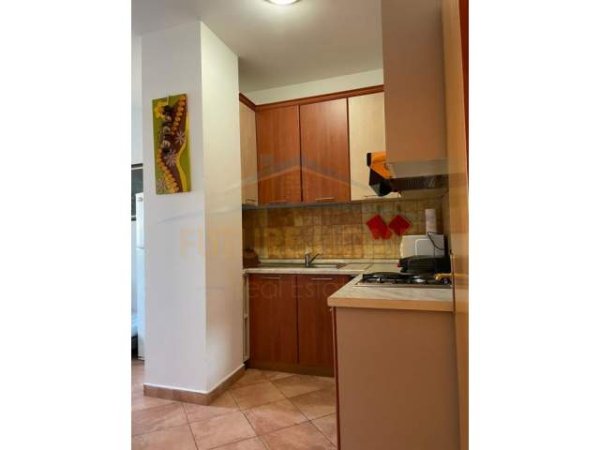 Tirane, jepet me qera apartament 1+1 Kati 4, 50 m² 500 Euro (Rruga e Bogdaneve)