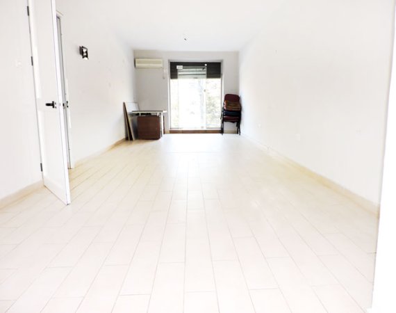 Tirane, jepet me qera ambjent biznesi Kati 0, 72 m² 300 Euro