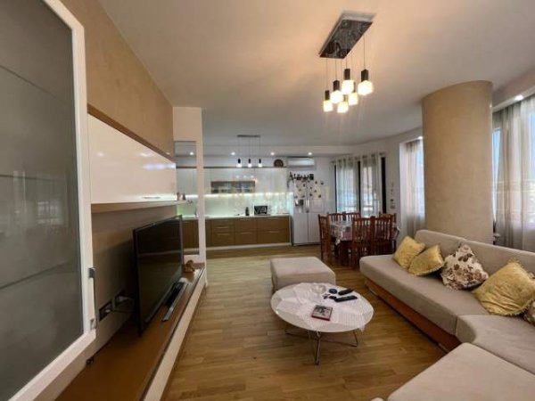 Tirane, shes apartament 2+1 220.000 Euro (21 Dhjetori)