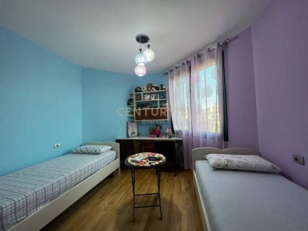 Tirane, shes apartament 2+1 220.000 Euro (21 Dhjetori)