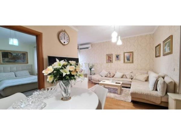 Tirane, shes apartament 132.000 Euro (qender)