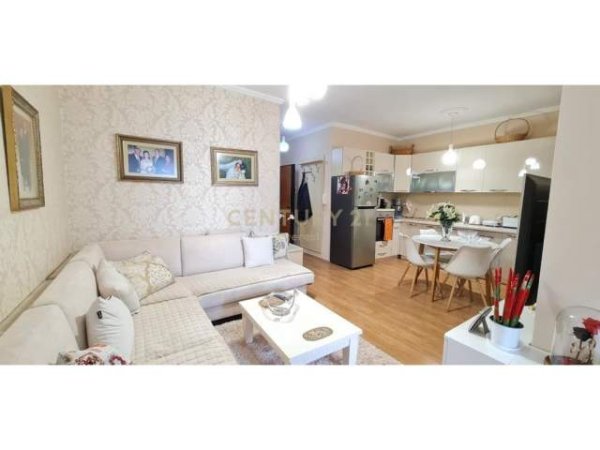 Tirane, shes apartament 132.000 Euro (qender)