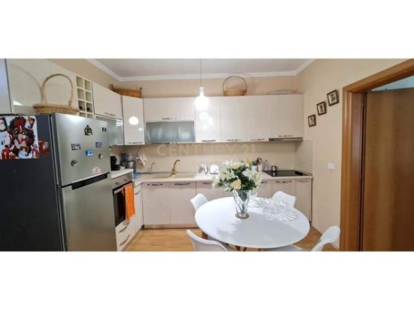Tirane, shes apartament 132.000 Euro (qender)