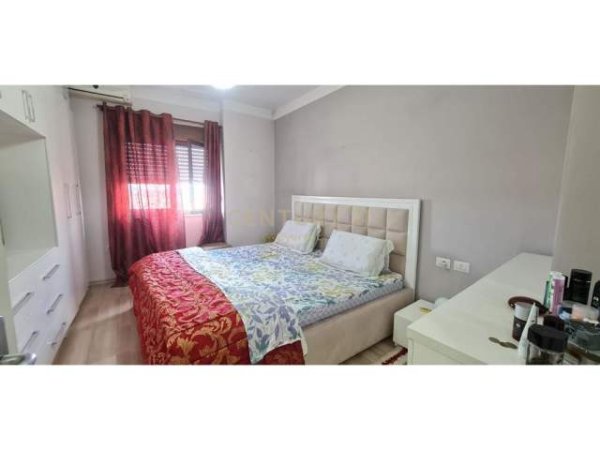 Tirane, shitet apartament Kati 16, 111 m² 220.000 Euro (qender)