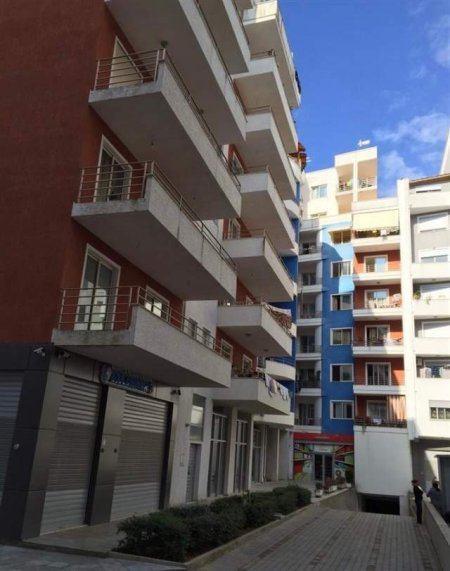 Tirane, shitet dyqan Kati 0, 59 m² 85.202 Euro (Misto Mame)