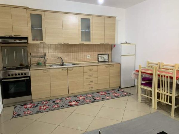 Tirane, jepet me qera apartament 1+1+BLK 350 Euro