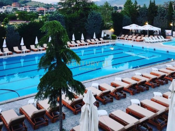 Resort Eksluziv me Qira ne Vaqarr ( Pishine & Salla Eventesh ), 3.000 m² 5.000 € (Vaqarr)
