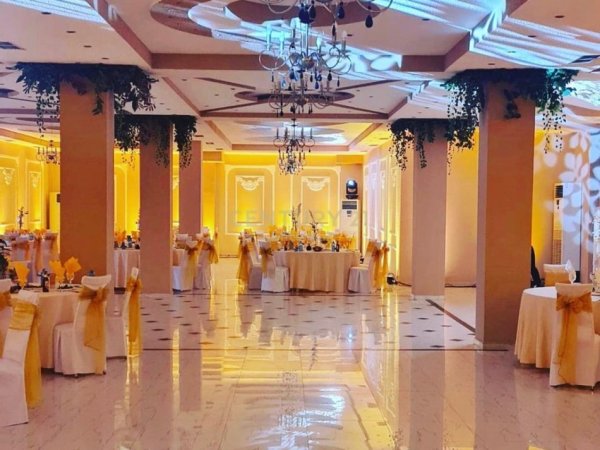 Resort Eksluziv me Qira ne Vaqarr ( Pishine & Salla Eventesh ), 3.000 m² 5.000 € (Vaqarr)