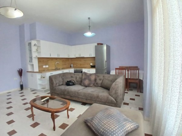 Tirane, jepet me qera apartament 3+1+Aneks+Ballkon Kati 2, 120 m² 700 € (pazari i ri)