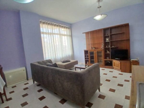 Tirane, jepet me qera apartament 3+1+Aneks+Ballkon Kati 2, 120 m² 700 € (pazari i ri)
