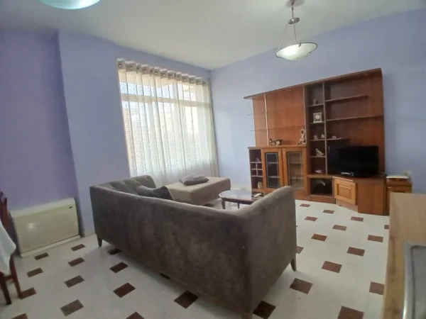 Tirane, jepet me qera apartament 3+1+Aneks+Ballkon Kati 2, 120 m² 700 € (pazari i ri)
