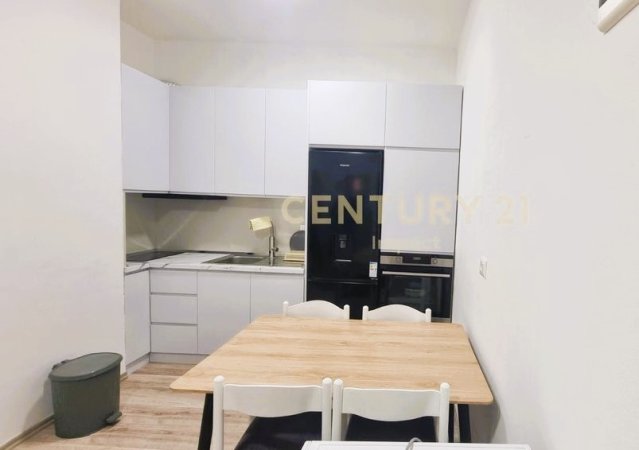 Tirane, jepet me qera apartament 2+1+Aneks+Ballkon Kati 1, 45 m² 450 €
