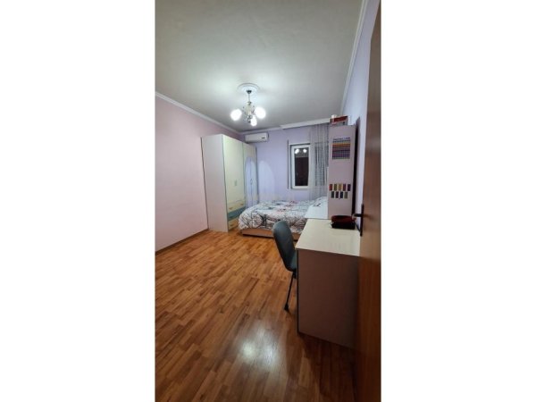 Tirane, jepet me qera apartament 3+1 Kati 11, 171 m² 800 € (Brryli)