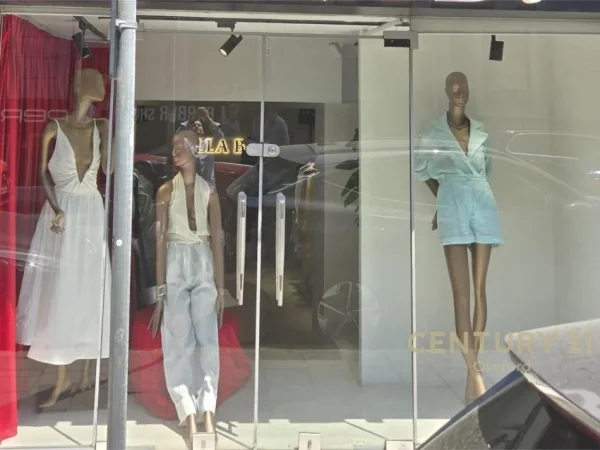 Tirane, shitet dyqan , 60 m² 480.000 € 