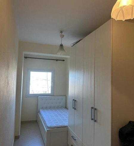Tirane, jepet me qera apartament 2+1 Kati 1, 75 m² 300 € (SAUK)