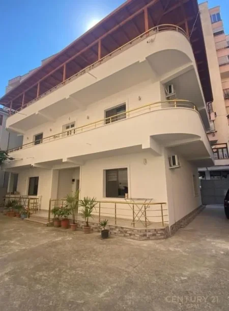 Tirane, jepet me qera Vile 3 Katshe Kati 3, 415 m² 6.000 € 