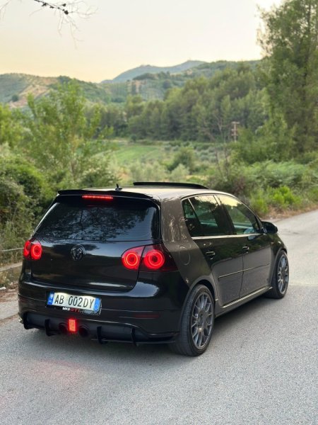 Elbasan, shitet makine GOLF 5 GTI Benzin, e zeze automatik Kondicioner 290.000 km