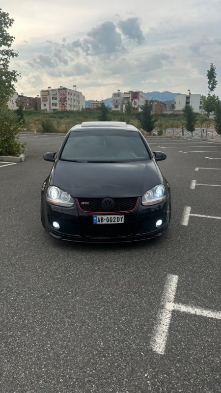 Elbasan, shitet makine GOLF 5 GTI Benzin, e zeze automatik Kondicioner 290.000 km
