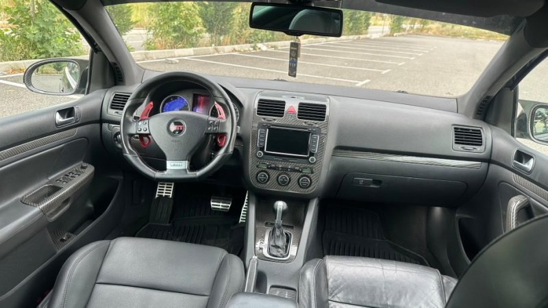 Elbasan, shitet makine GOLF 5 GTI Benzin, e zeze automatik Kondicioner 290.000 km