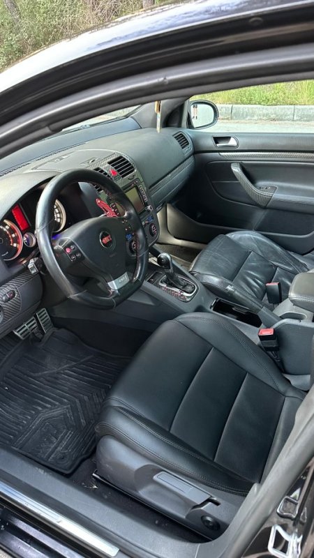 Elbasan, shitet makine GOLF 5 GTI Benzin, e zeze automatik Kondicioner 290.000 km