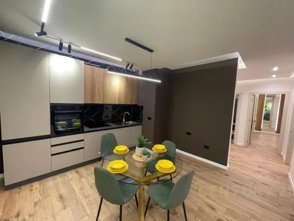 Tirane, jepet me qera apartament 2+1+Aneks+Ballkon Kati 9, 105 m² 1.400 € 