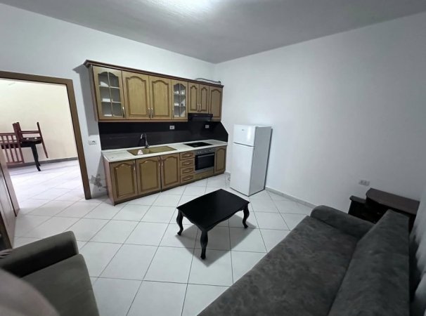 Tirane, jepet me qera apartament 1+1 Kati 1, 60 m² 300 € 