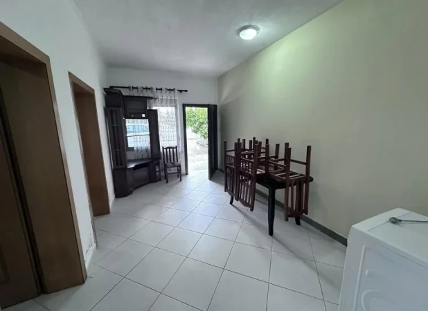 Tirane, jepet me qera apartament 1+1 Kati 1, 60 m² 300 € 