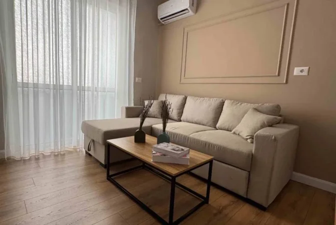 Tirane, jepet me qera apartament 2+1+Ballkon Kati 2, 80 m² 1.000 € (QENDER)