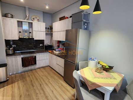 Tirane, shitet apartament 1+1+Ballkon Kati 3, 76 m² 240.000 € (Kompleksi Delijorgji)