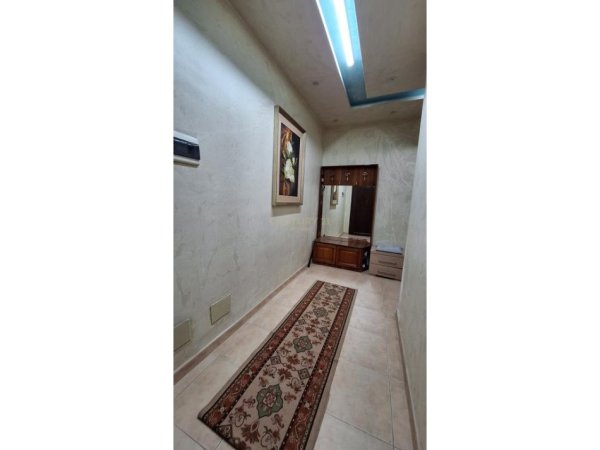 Tirane, jepet me qera apartament 3+1+Aneks+Ballkon Kati 11, 171 m² 800 € (Prane Maternitetit te Ri)