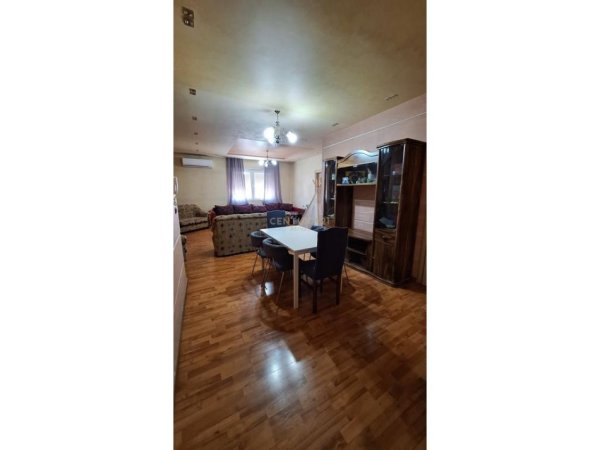 Tirane, jepet me qera apartament 3+1+Aneks+Ballkon Kati 11, 171 m² 800 € (Prane Maternitetit te Ri)