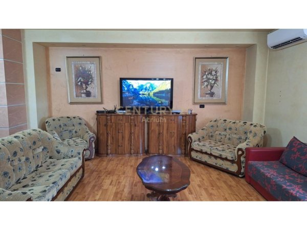 Tirane, jepet me qera apartament 3+1+Aneks+Ballkon Kati 11, 171 m² 800 € (Prane Maternitetit te Ri)