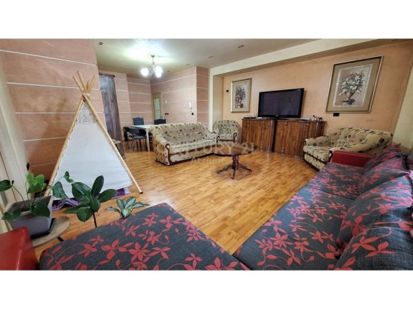 Tirane, jepet me qera apartament 3+1+Aneks+Ballkon Kati 11, 171 m² 800 € (Prane Maternitetit te Ri)