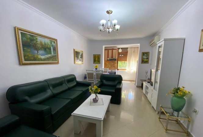 Tirane, jepet me qera apartament 1+1+Aneks+Ballkon Kati 3, 54 m² 500 € 