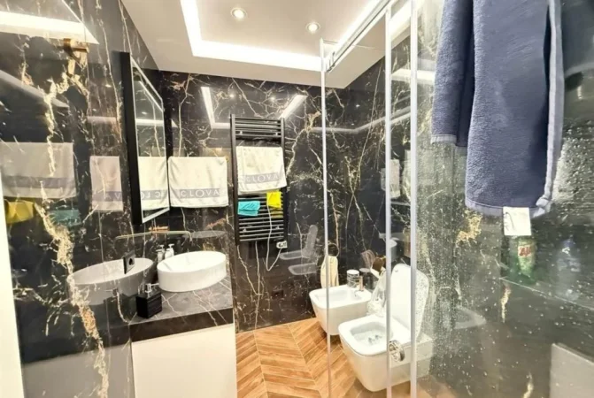 Shqiperi, jepet me qera apartament 2+1 Kati 3, 100 m² 1.500 € (KOPSHTI BOTANIK)