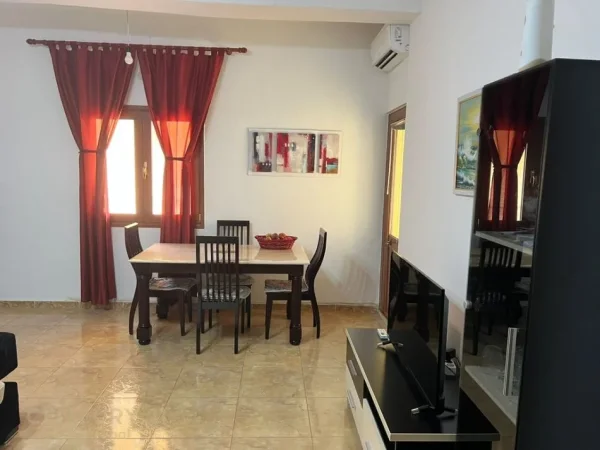 Tirane, jepet me qera apartament 1+1 Kati 3, 100 m² 550 € 