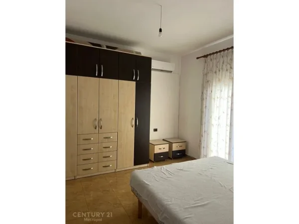 Tirane, jepet me qera apartament 1+1 Kati 3, 100 m² 550 € 