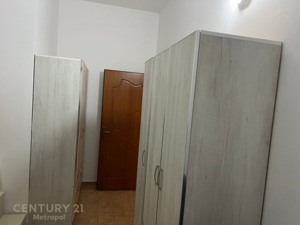 Tirane, jepet me qera apartament 1+1 Kati 3, 100 m² 550 € 