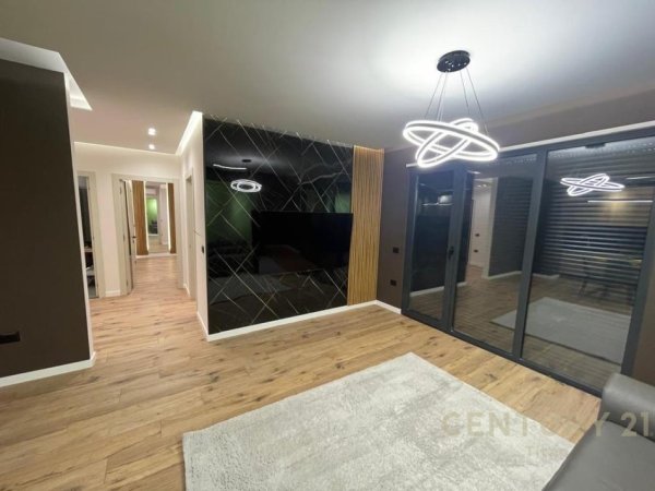 Tirane, jepet me qera apartament 2+1+Ballkon Kati 9, 105 m² 1.400 € 