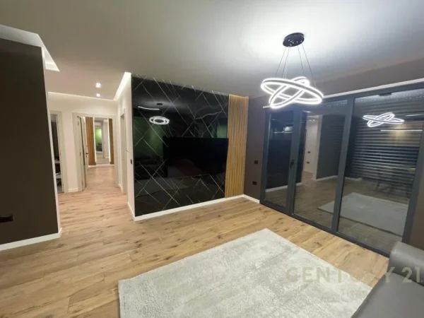 Tirane, jepet me qera apartament 2+1+Ballkon Kati 9, 105 m² 1.400 € 