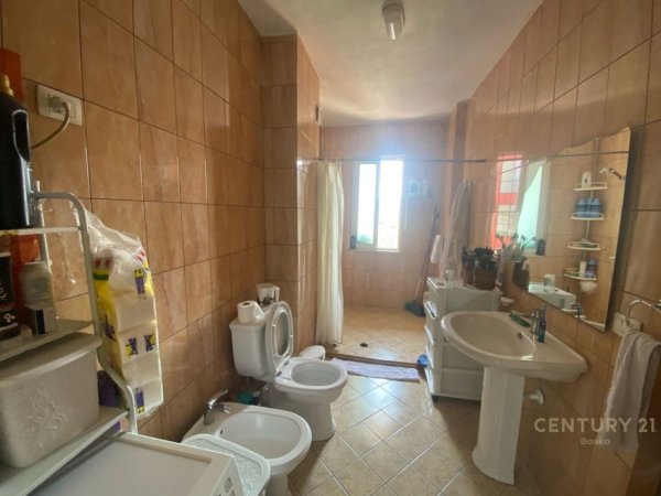 Tirane, shitet apartament 2+1 Kati 8, 108 m² 236.500 € (Rruga Rreshit Petrela)