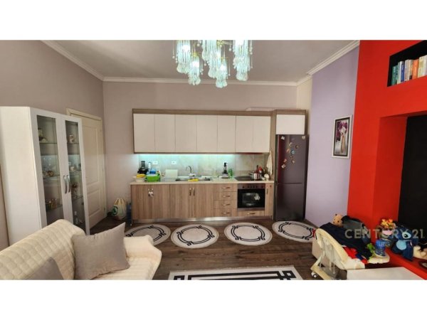 Tirane, jepet me qera apartament 2+1 Kati 2, 74 m² 400 € 